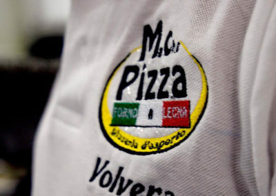 La polo dello staff con il logo Ma Che Pizza